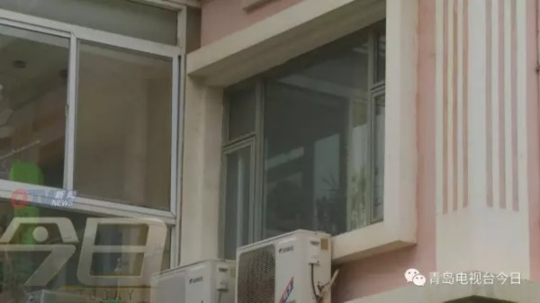 辣眼睛 小伙家中不穿衣服散热被邻居投诉