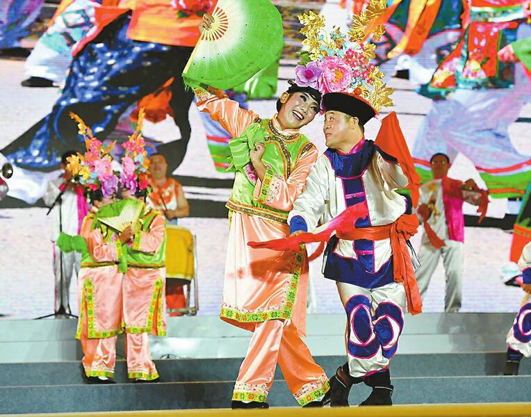 第五届中国秧歌节在青岛胶州开幕 全国秧歌队青岛秀“舞艺”