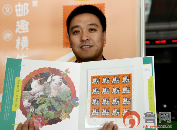 1、济南市趵突泉邮政支局员工展示大版邮票册