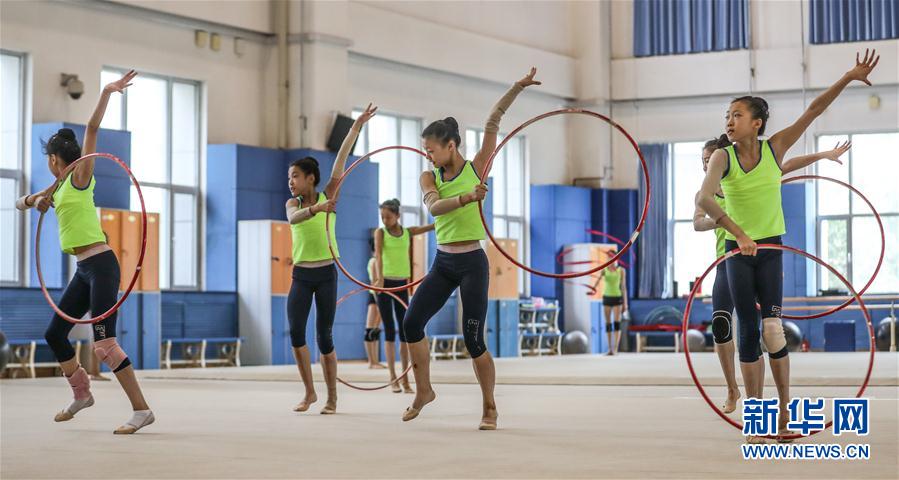 （体育）（1）体操——辽宁省艺术体操队进行公开训练