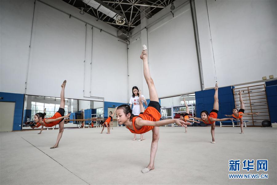 （体育）（8）体操——辽宁省艺术体操队进行公开训练