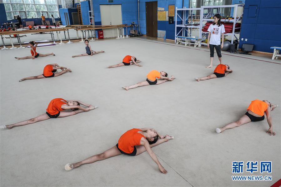 （体育）（9）体操——辽宁省艺术体操队进行公开训练