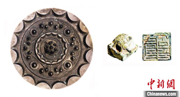 泰国春蓬府考山考遗址出土汉朝铜镜和铜印章。　杨勇 供图