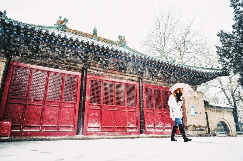 雪中景：雪舞城如画 雾笼泉更欢