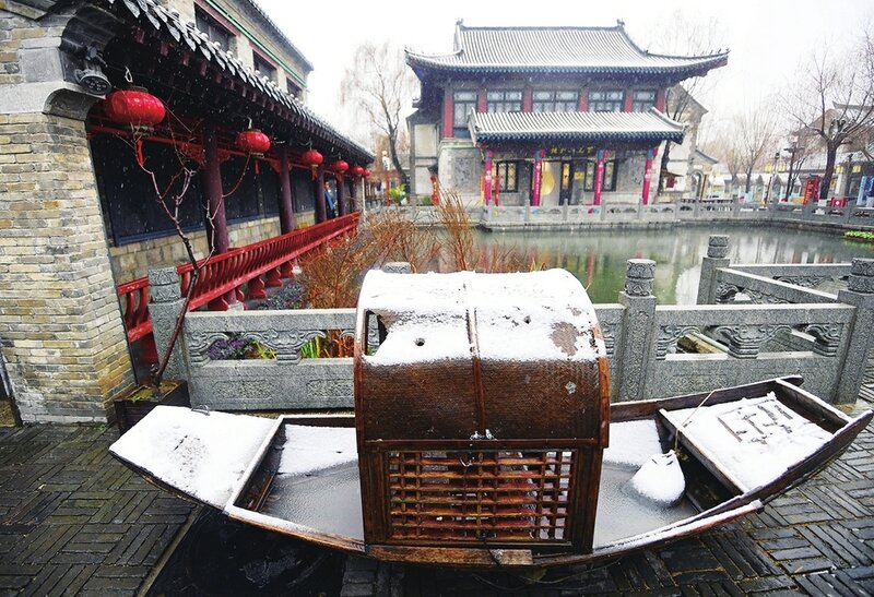 雪中景：雪舞城如画 雾笼泉更欢