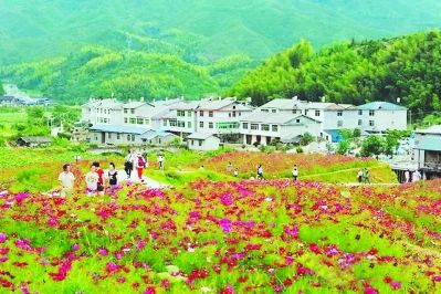 “香溪花谷”，让人流连忘返。