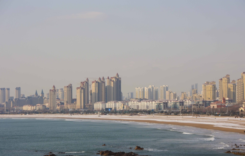 山东青岛:雪沃金沙滩 妖娆如诗画