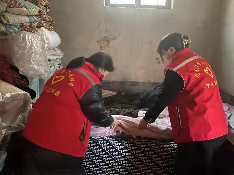 济宁任城区李营街道东翔社区开展信用爱老助老志愿者服务活动