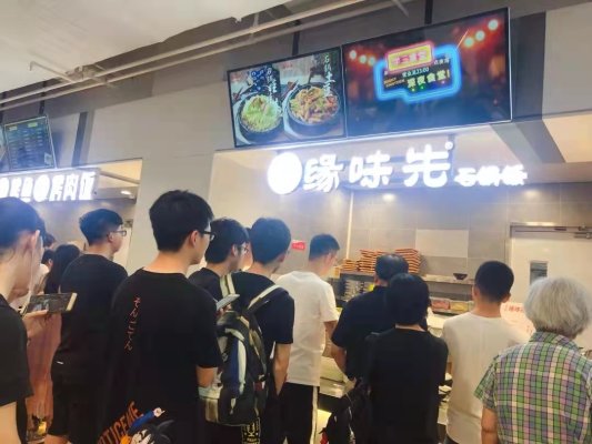 澳门人威尼斯官方网站一年开店超千家藏在大学食堂中的餐饮“小巨头”(图1)