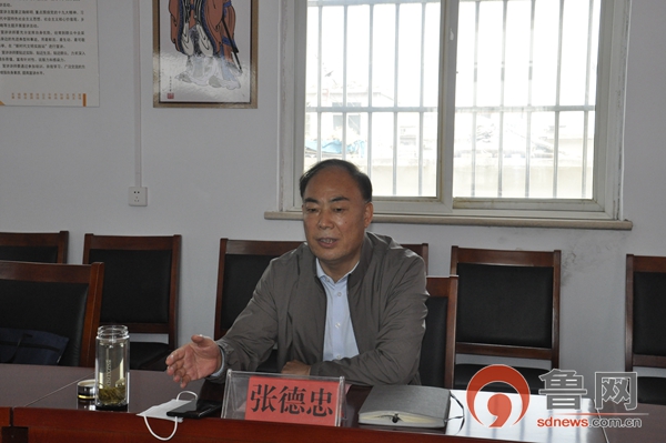6969座谈会上,张德忠一行听取了市派第一书记,村负责人的工作情况