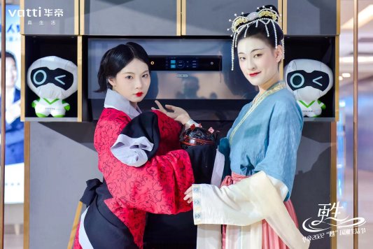 图片包含 人, 小孩, 小, 年轻

描述已自动生成