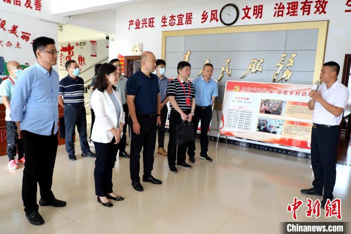 新台青走基层(福建)研习营一行走进长泰区甘寨村、珪后村等地参访。　全国台联联络部供图