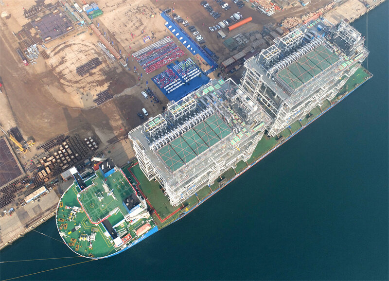 3月7日，全球首例一体化建造LNG模块化工厂在青岛西海岸新区完工交付。张进刚摄