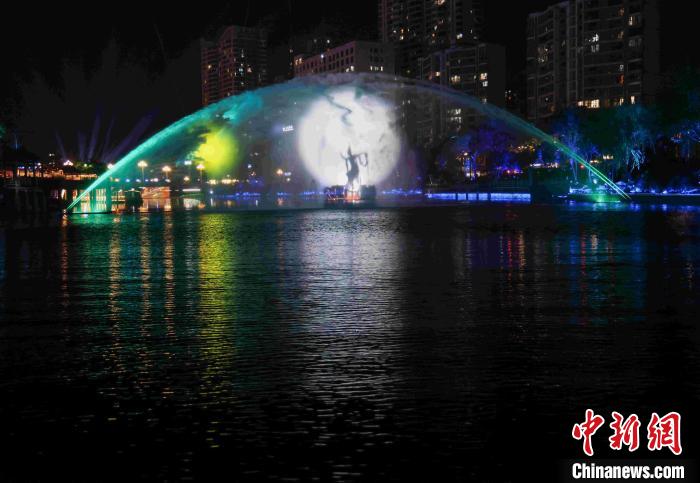 &ldquo;五一&rdquo;假期，位于山东省临沂市兰山区的&ldquo;水韵琅琊&rdquo;大型文旅综合体部分夜间演出项目对游客开放。　许传宝 摄