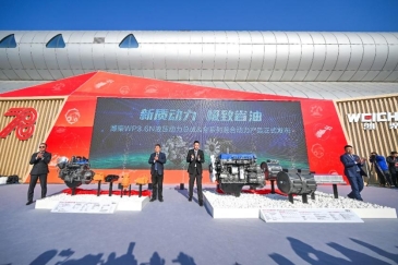 人們站在雪地上的飛機

中度可信度描述已自動生成