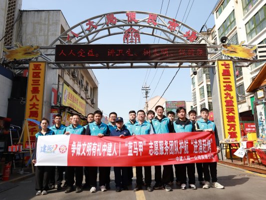 街道上有店铺的标志红色背景白色的字

AI 生成的内容可能不正确。