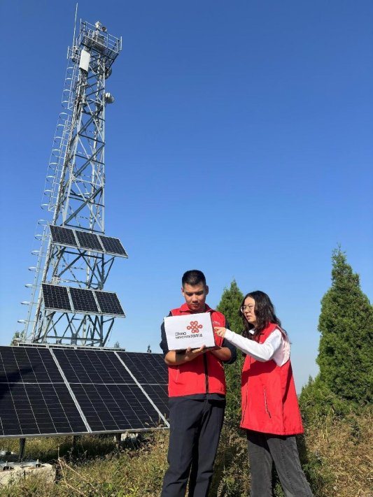 一些人站在草地上

AI 生成的内容可能不正确。