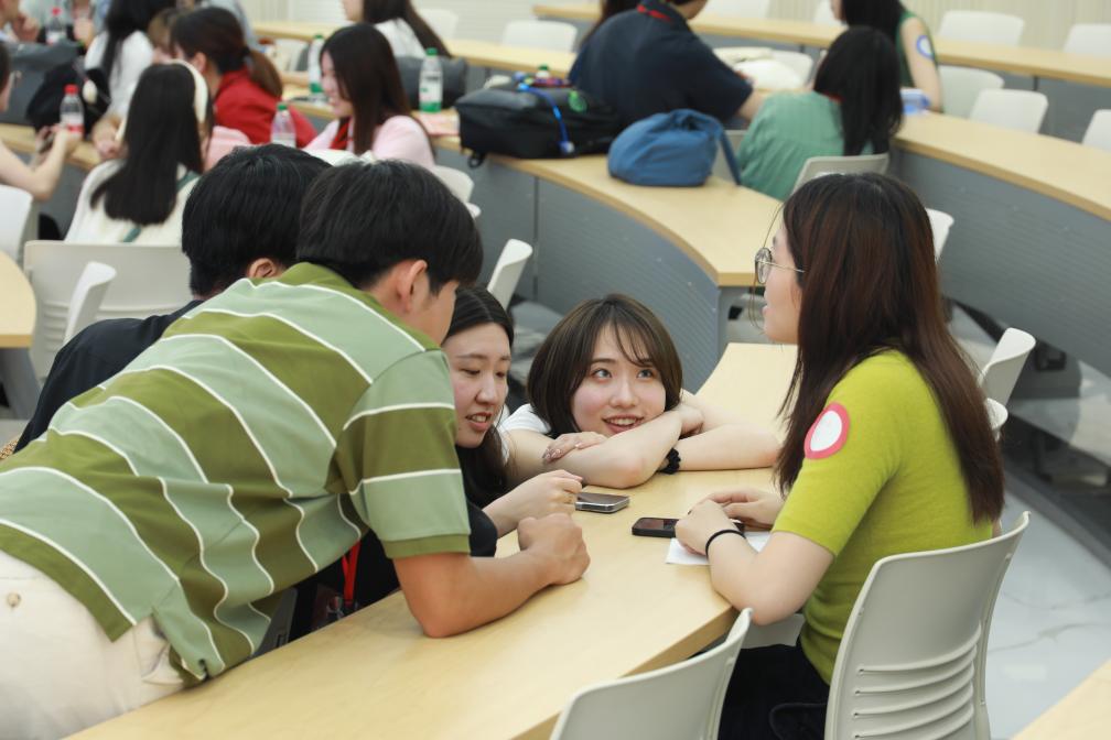 特写:东京青年访华团感受中国发展脉动