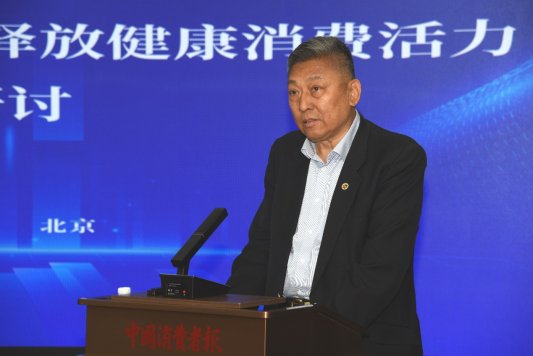 穿着西装笔挺的男子与配字

AI 生成的内容可能不正确。