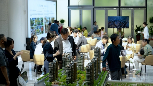 许多人在餐厅里

AI 生成的内容可能不正确。