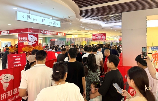 餐厅里的人们
AI 生成的内容可能不正确。