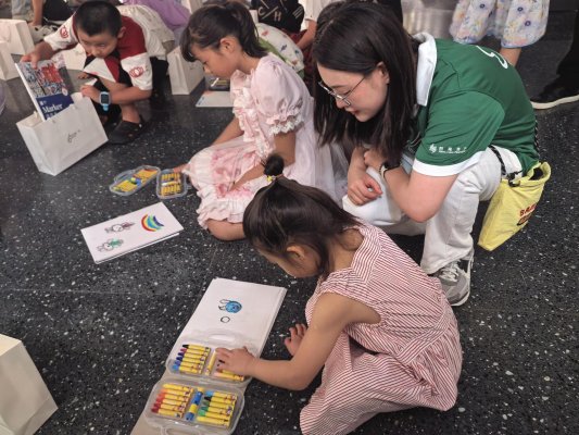 小孩们在吃东西

AI 生成的内容可能不正确。