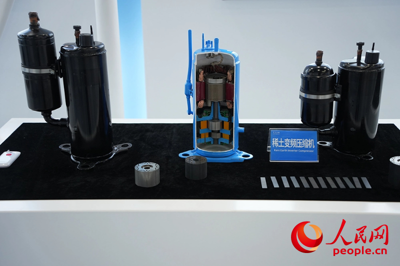 稀土变频压缩机是节能变频空调的核心部件。人民网记者张雪冬摄