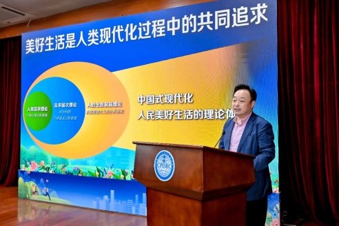 图片包含 人, 室内, 男人, 前

AI 生成的内容可能不正确。