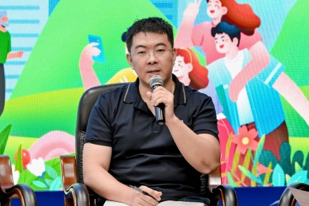 男人在打电话

AI 生成的内容可能不正确。