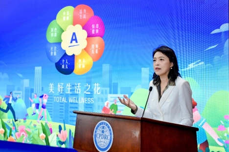 人站在船上

AI 生成的内容可能不正确。