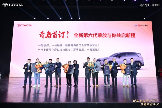 一群人站在台上

AI 生成的内容可能不正确。