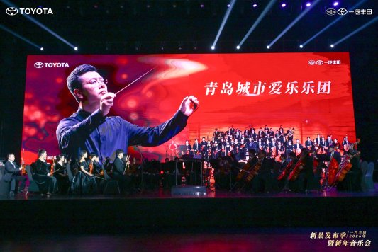 男人在舞台上表演

AI 生成的内容可能不正确。