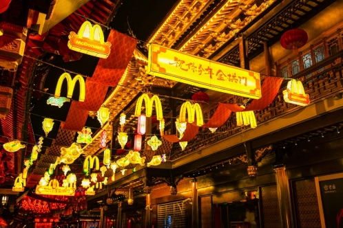 商店外的霓虹灯

AI 生成的内容可能不正确。