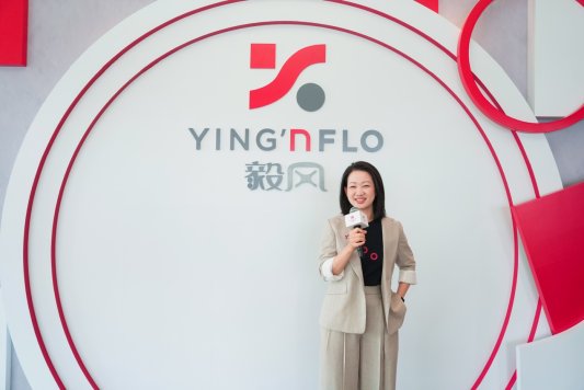 男人的脸被修图上标志

AI 生成的内容可能不正确。