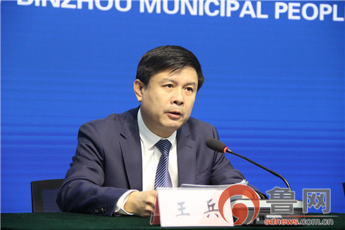 王兵介绍,涉疫"安阳"号货轮为中国香港籍货轮,船上共有22名船员,均为