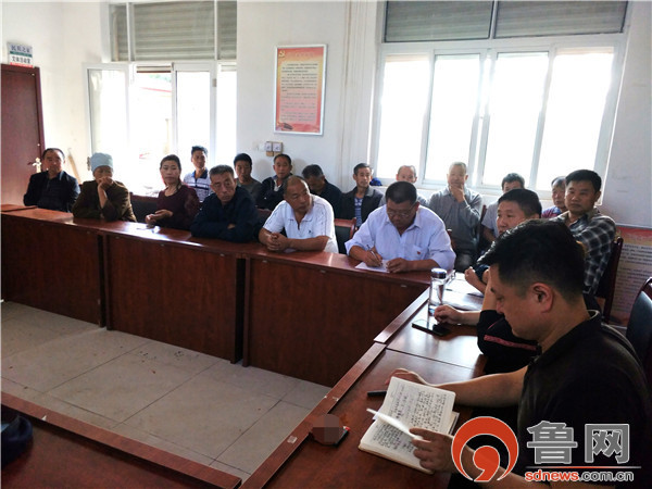 咨询有关政策,积极协调项目资金,并与村支部书记曹凤华通过民意调研