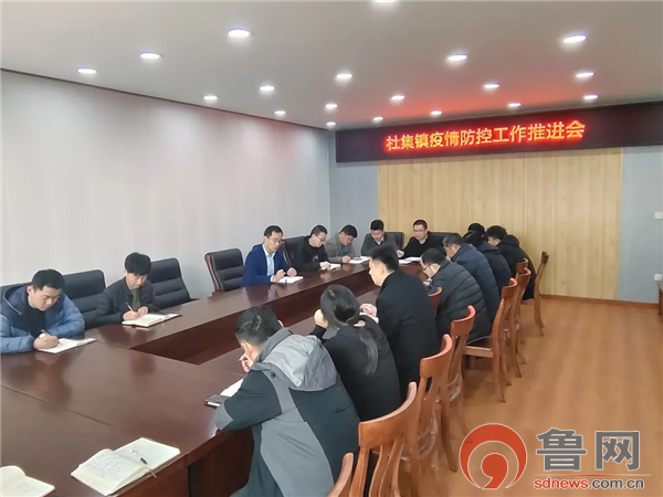会议由镇党委副书记,镇长张猛主持,全体班子成员,管区书记参加会议