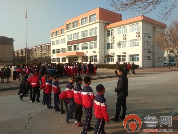 东营胜利胜华小学点燃冬季热情挥洒童年精彩