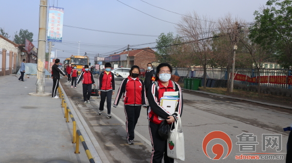 不畏风雨少年归来东营市利津县盐窝镇中学初中毕业年级顺利返校