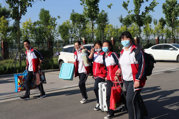 校园花似锦少年已归来东营市利津县高级中学高一高二全面复学