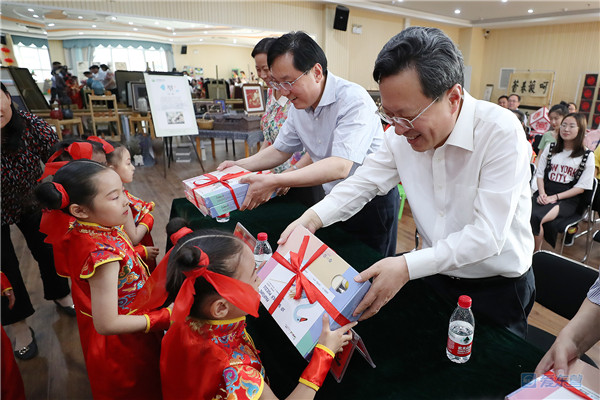 趙志遠六一國際兒童節前夕走訪慰問小學和幼兒園