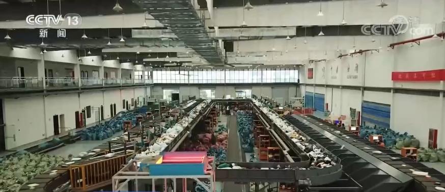 各地累计办理邮政快递车辆通行证超15.3万张 快递揽收和投递量均有上涨