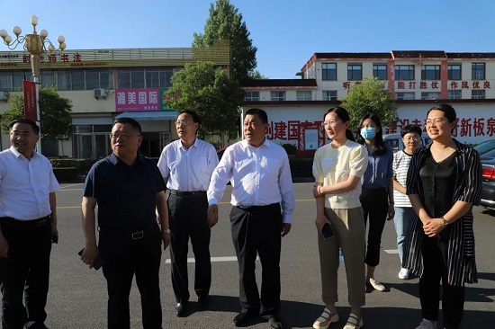 宣传部部长张华,县委宣传部副部长,县新闻办主任唐正廉,镇党委书记王