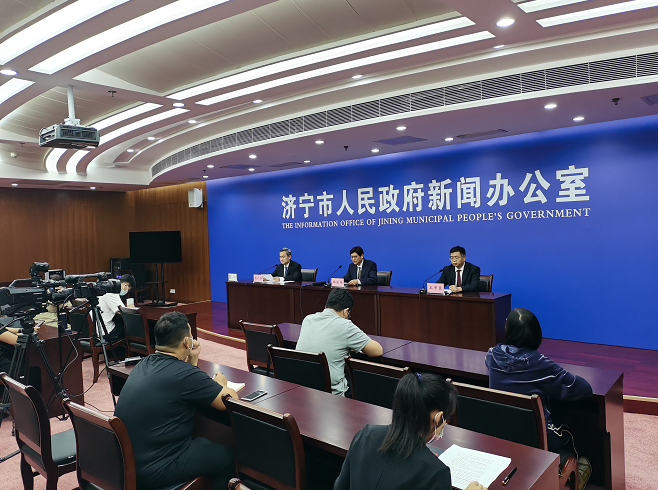 建设(山东)集团有限公司爱心团队来到嘉祥县马集镇养老院看望院内老人
