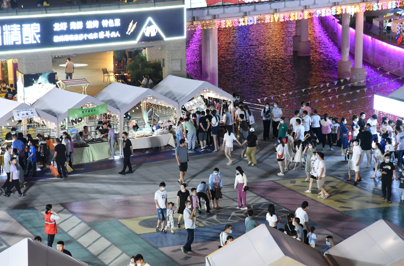 火爆的一塌糊涂人民广场夜市重新开市都不敢声张多图预警