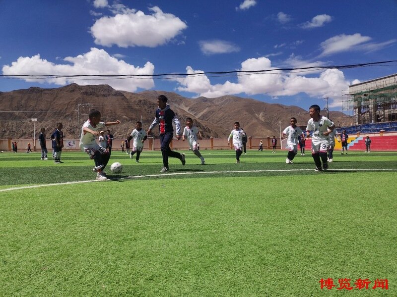 雪域高原战旗扬︱"塑胶运动场,呀古都!