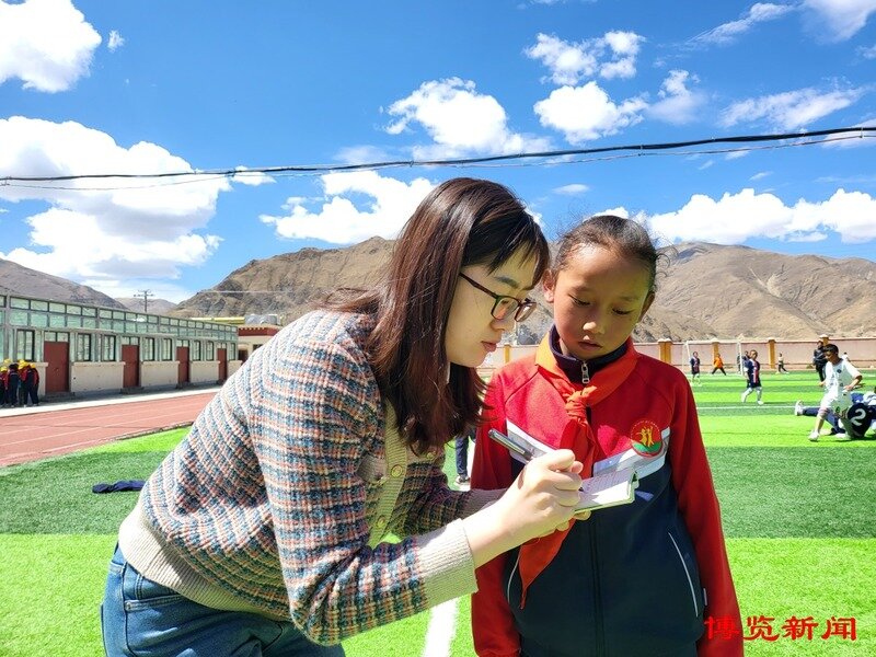 69696月13日上午10点,记者来到昂仁县秋窝乡第二小学,新修建的