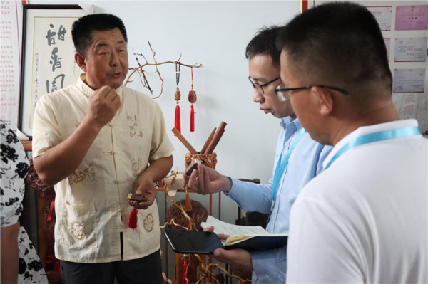 百年非遗看滨州沾化枣木雕刻巧手打造赋予倒下的枣树新生命