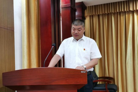 济宁市微山县两城镇同颁"金牛""蜗牛"奖:激励先进 鞭策后进