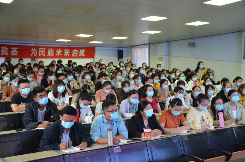 莱芜高新区滨河小学图片